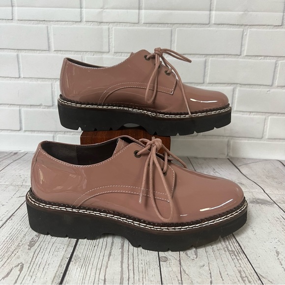 Anthropologie Shoes - Anthropologie Pink Nude Patent Leather Oxford Shoes Women 36 Size 6 Lace Up